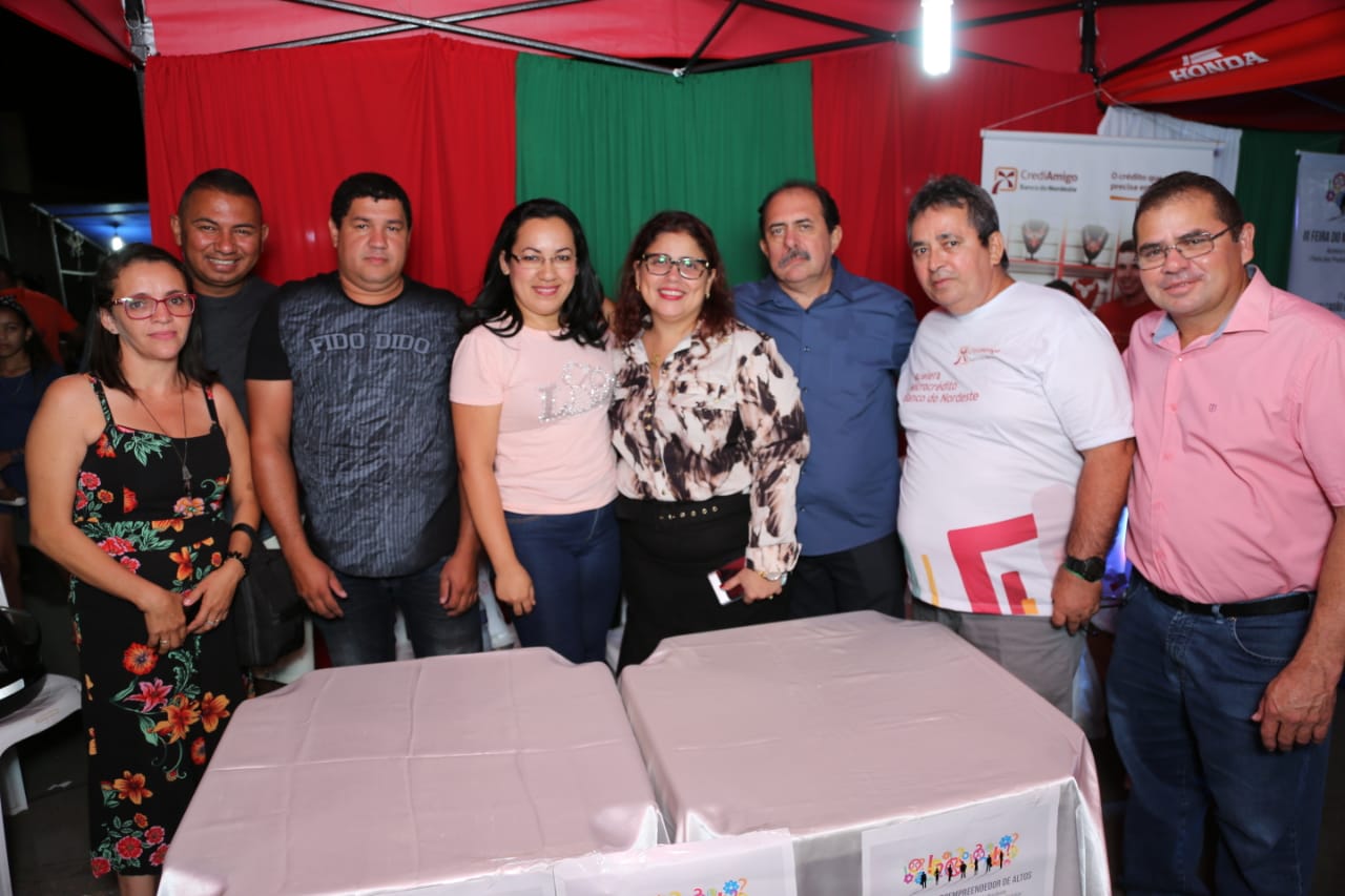 Prefeita Patrícia Leal participa da Feira do Microempreendedor em Altos