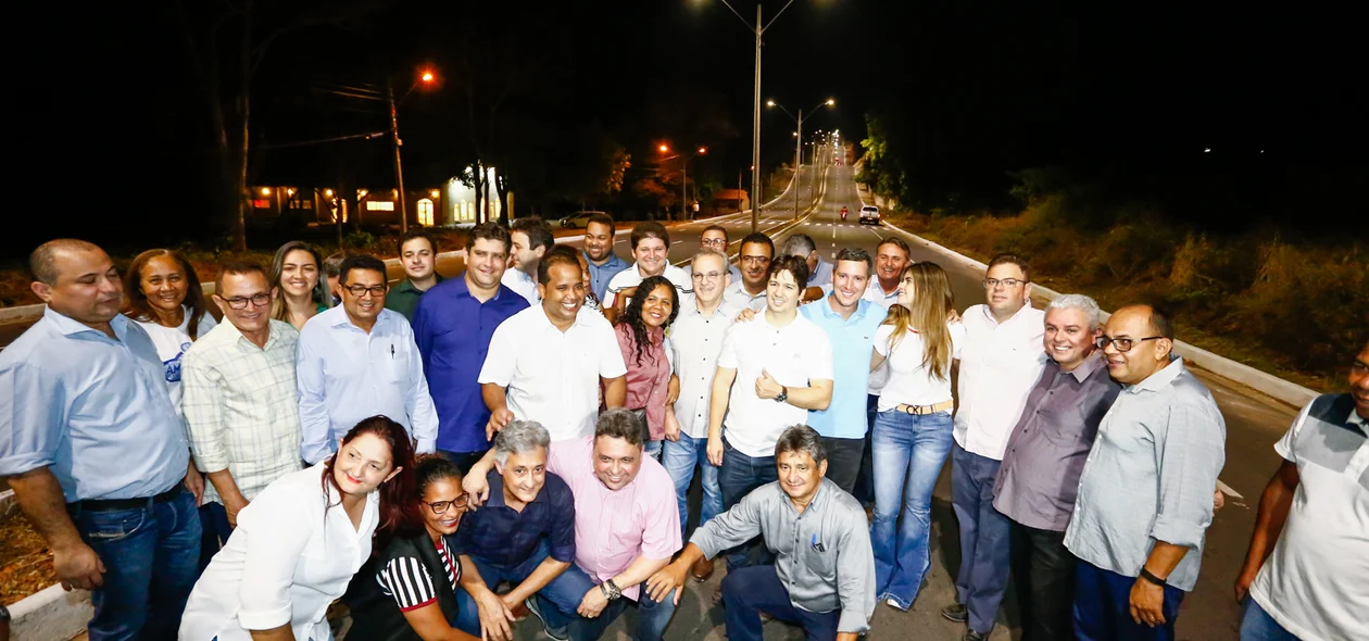 Autoridades durante inauguração da Avenida Rossini Morada