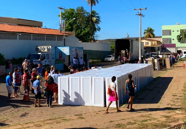 Equatorial entrega geladeiras para comemorar aniversário de Teresina