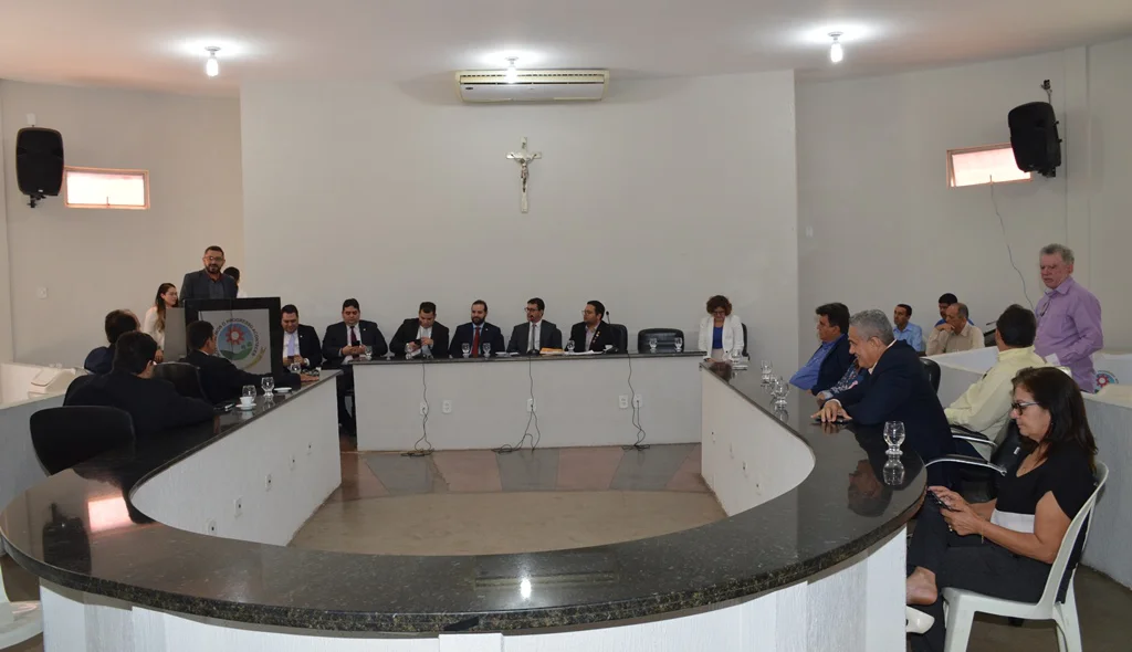 Sessão solene reuniu advogados e autoridades