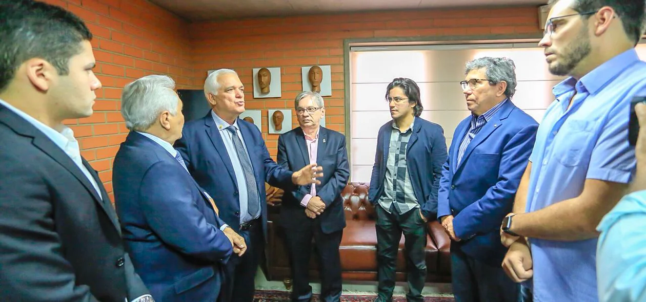 Themístocles Filho em reunião com o reitor da UFPI, Arimatéia Dantas Lopes
