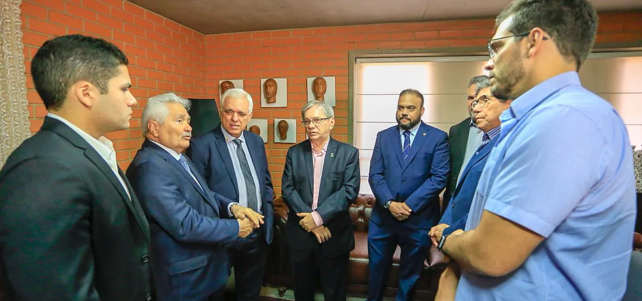 Themístocles Filho em reunião com o reitor da UFPI sobre concurso da Alepi