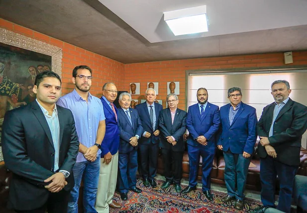 Themístocles se reúne com deputados na Alepi