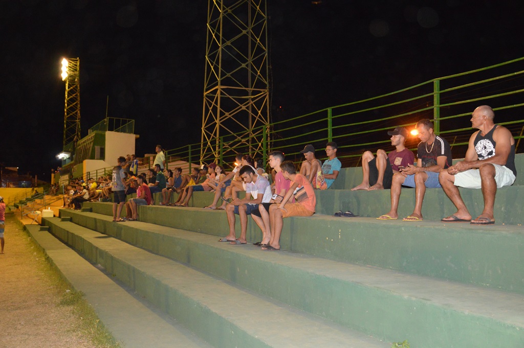 Torcida acompanha a partida