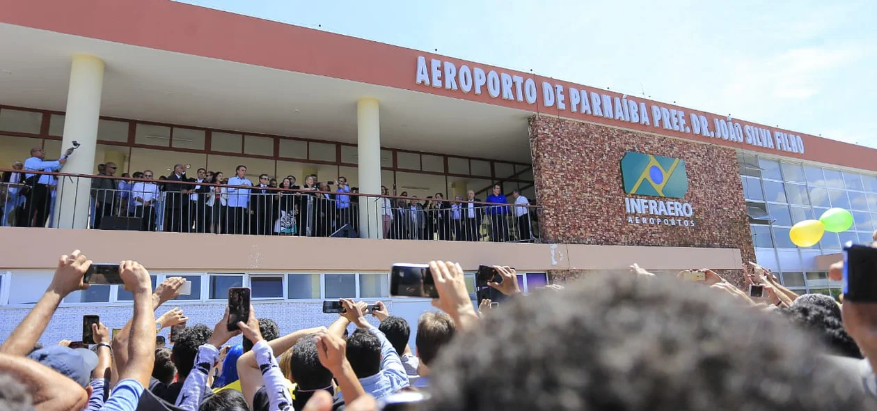 Apoiadores acompanham discurso de Bolsonaro em Parnaíba