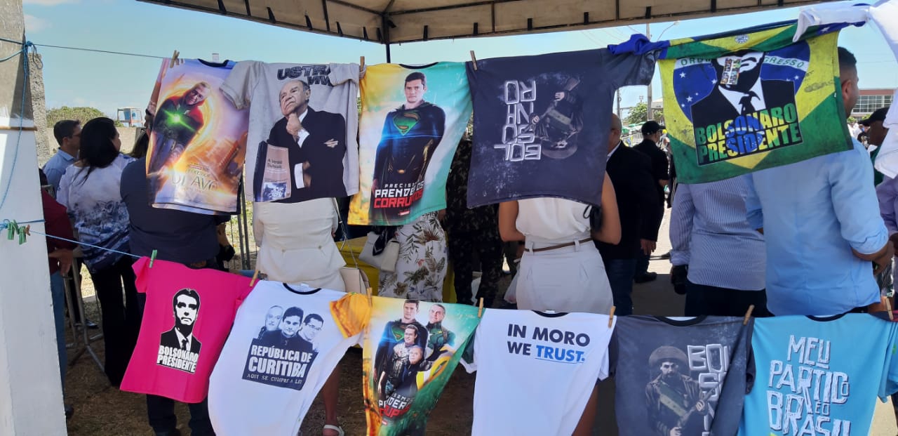 Camisa são vendidas com rosto de Ustra, Sérgio Moro e outros 