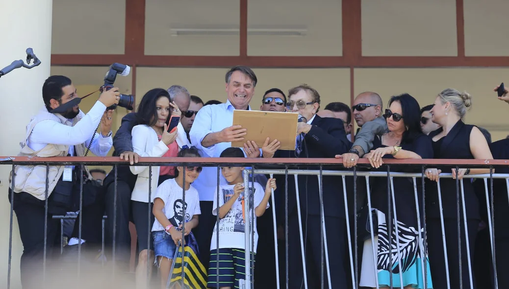 Presidente Jair Messias Bolsonaro recebendo título de cidadão Parnaibano