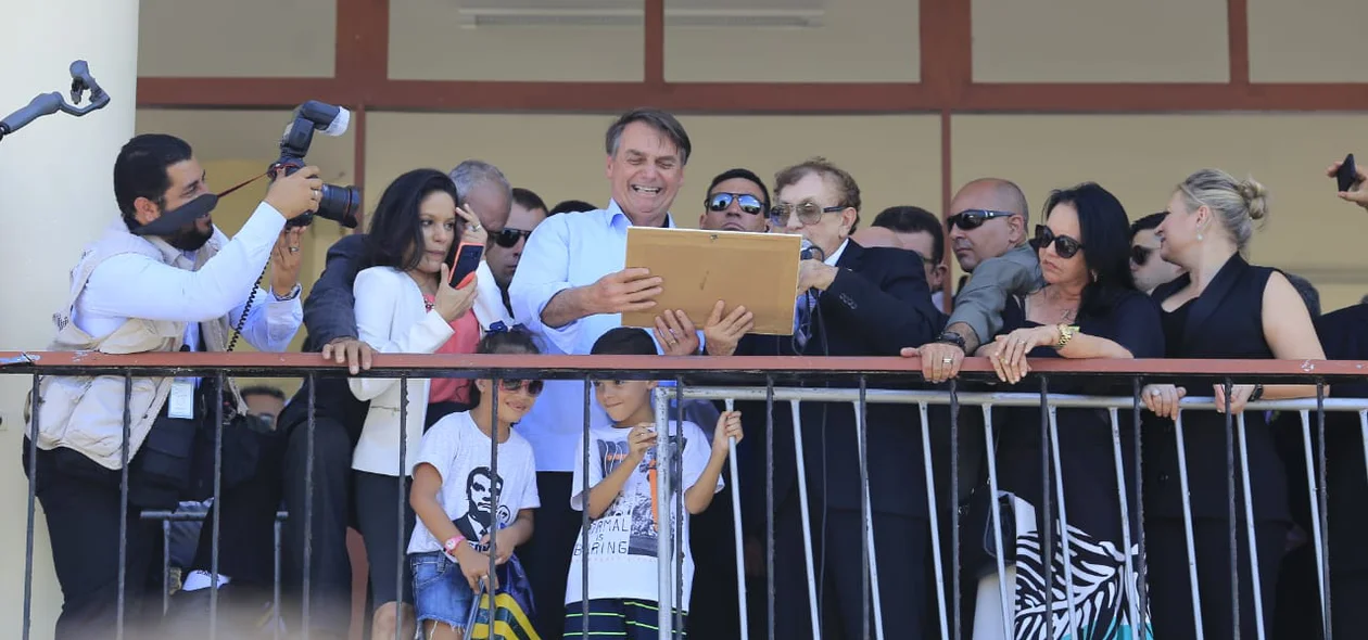 Presidente Jair Messias Bolsonaro recebendo título de cidadão Parnaibano