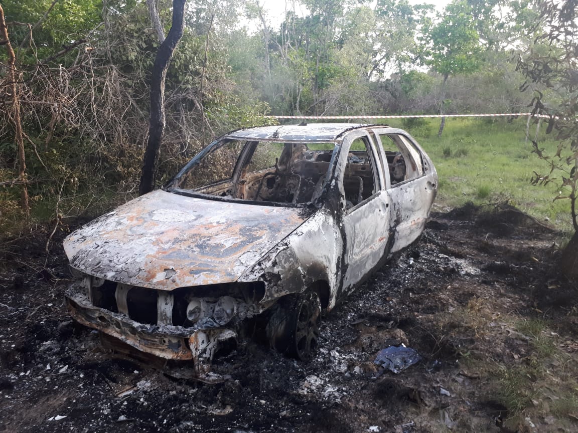 Veículo onde o corpo da vítima foi carbonizado