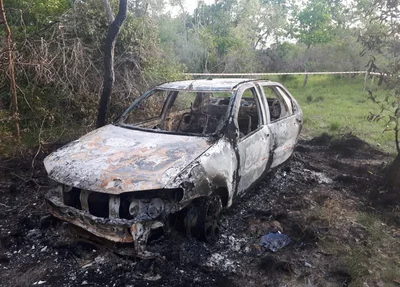 Veículo onde o corpo da vítima foi carbonizado