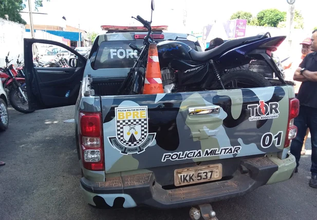 Dois homens são presos e objetos foram apreendidos pelo BPRE