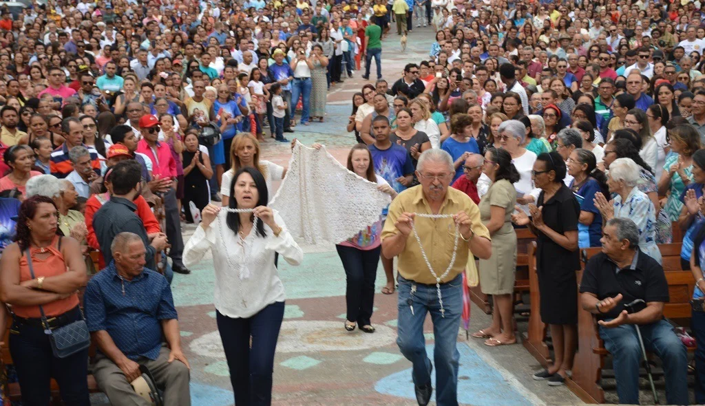 Entrada do manto de Nossa Senhora