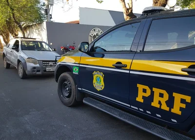 Polícia Rodoviária Federal (PRF) recupera veículo roubado
