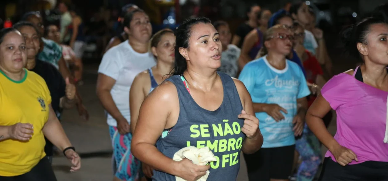 Aulão de Zumba em Altos atraiu multidão 