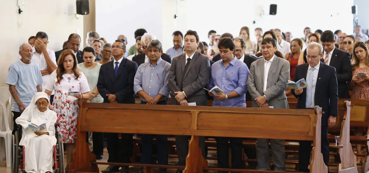 Autoridades na missa em comemoração ao aniversário de Teresina
