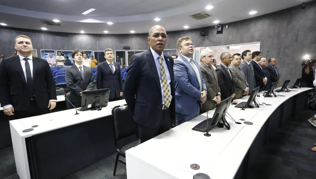 Autoridades políticas presentes na solenidade