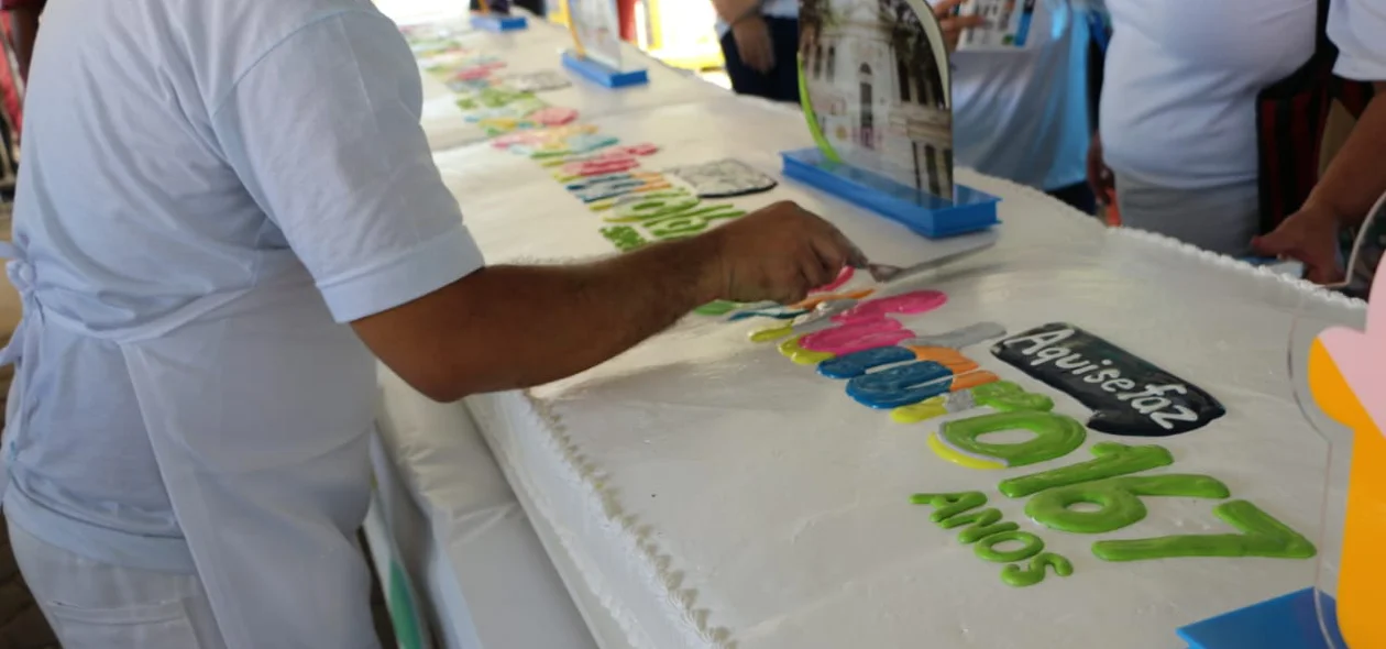 Bolo levou cerca de 24 horas para ficar pronto