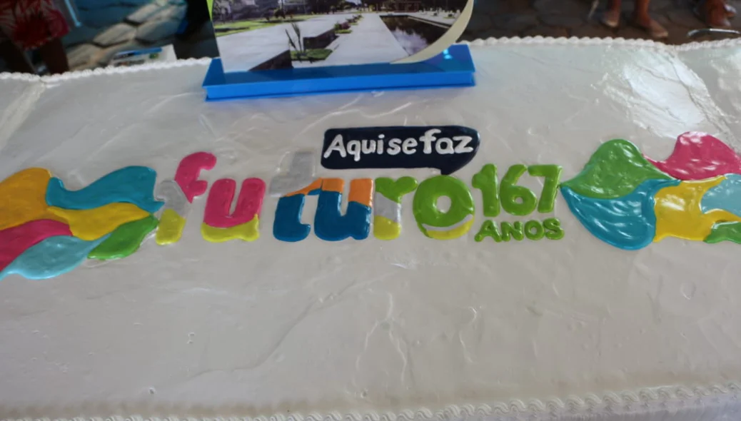 Bolo para comemorar o aniversário de Teresina