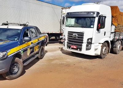 Caminhão de carga recuperado