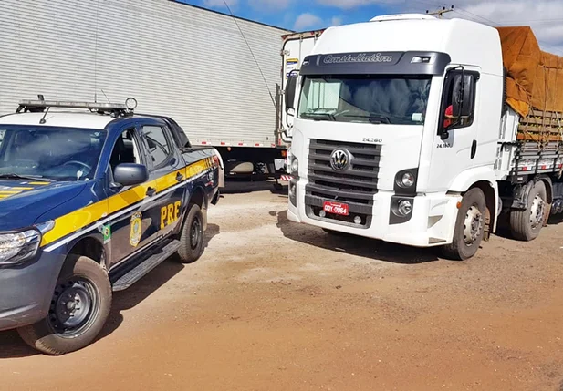 Caminhão de carga recuperado