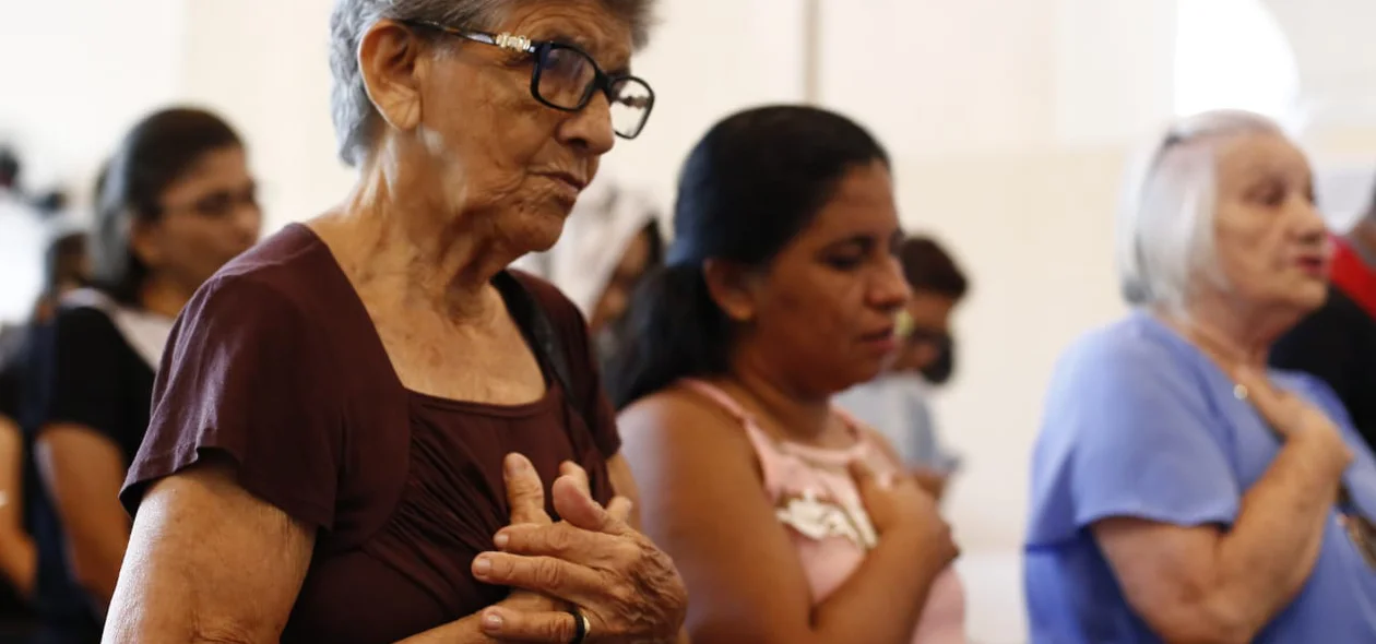 Fiéis celebram o aniversário de Teresina