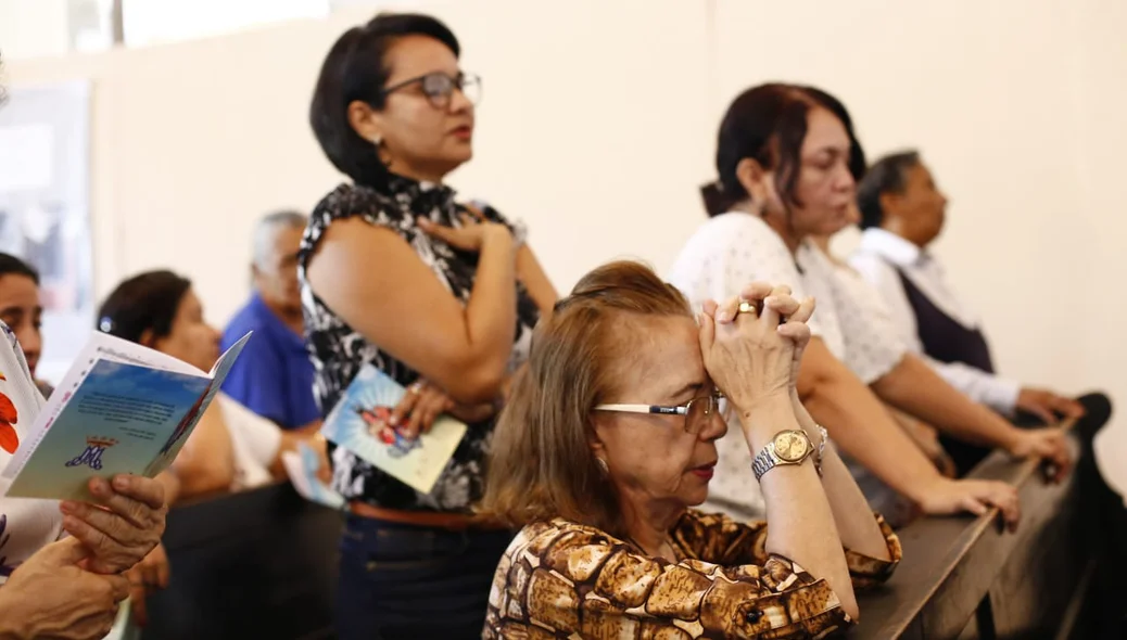 Fiel durante missa em comemoração ao aniversário de Teresina