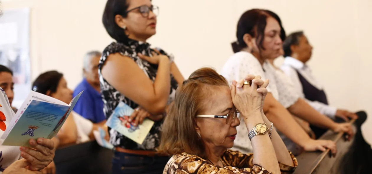 Fiel durante missa em comemoração ao aniversário de Teresina