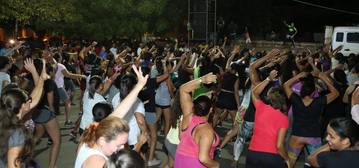 Muita animação na aula de zumba