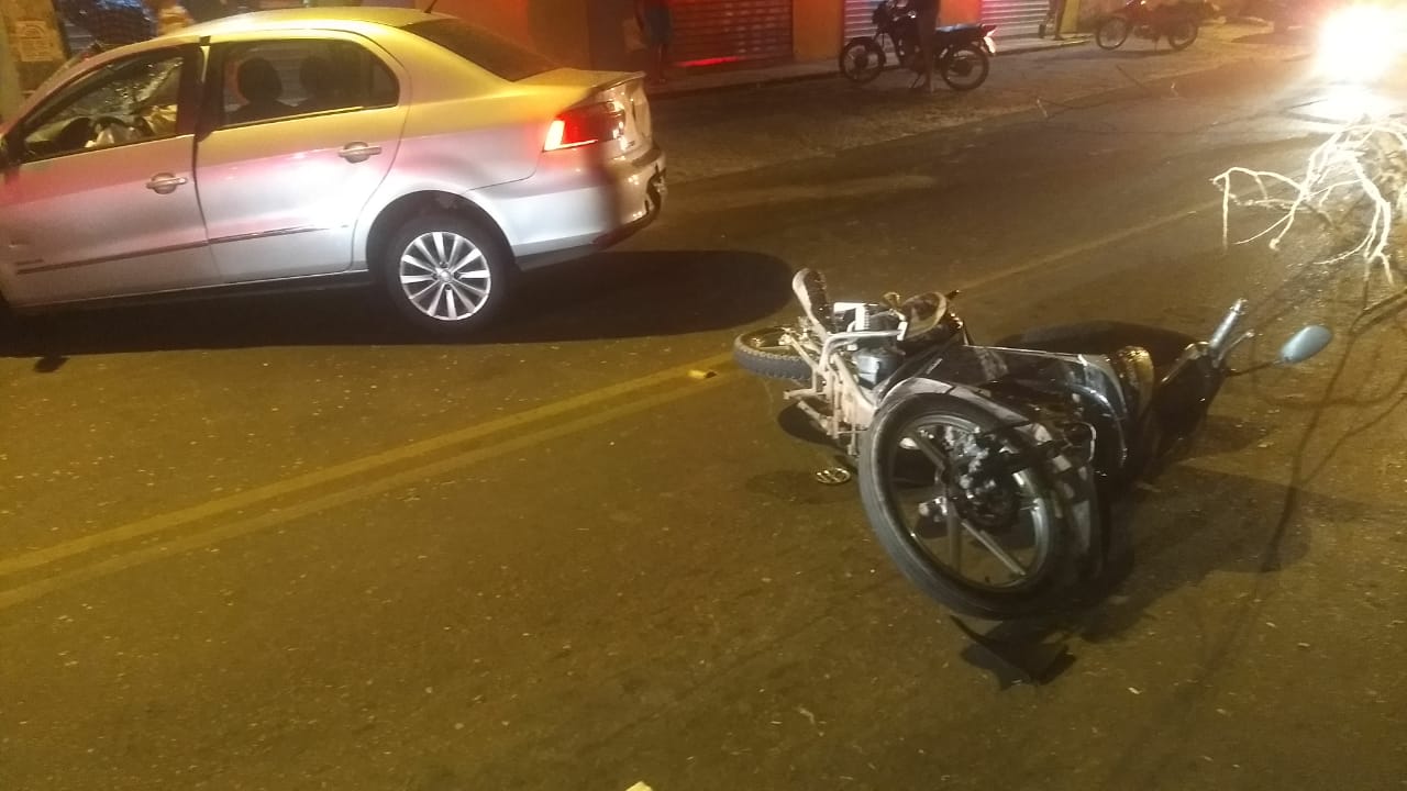 Sargento ficou ferido após acidente entre carro e moto