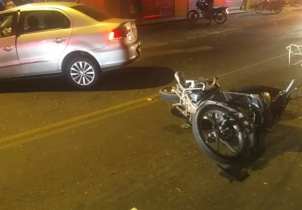 Sargento ficou ferido após acidente entre carro e moto