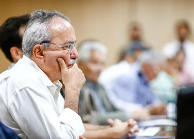 Átila Lira em reunião
