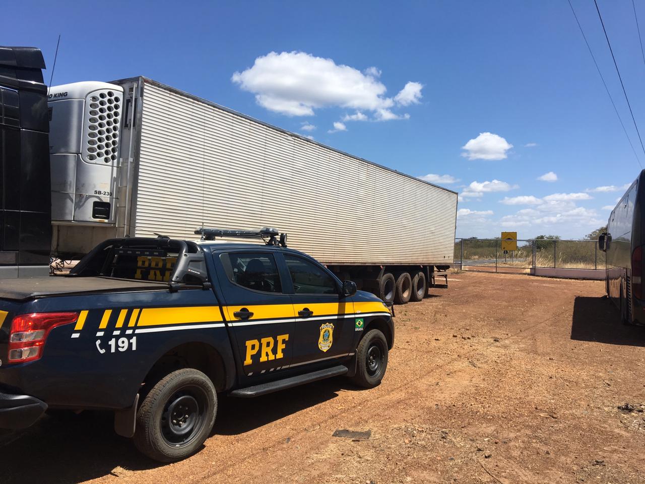 Carreta é apreendida pela PRF-PI