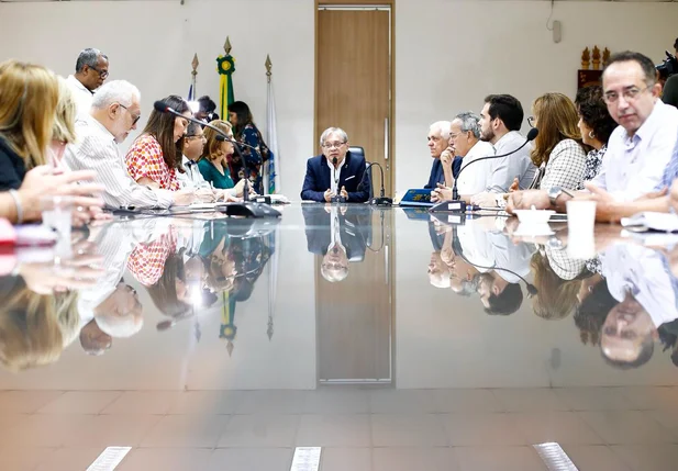 Reunião entre o reitor da UFPI e parlamentares