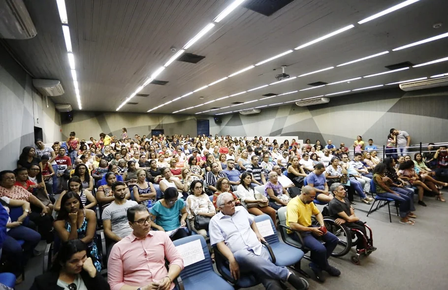 O auditório do Sebrae reuniu pessoas que vão participar da parceria