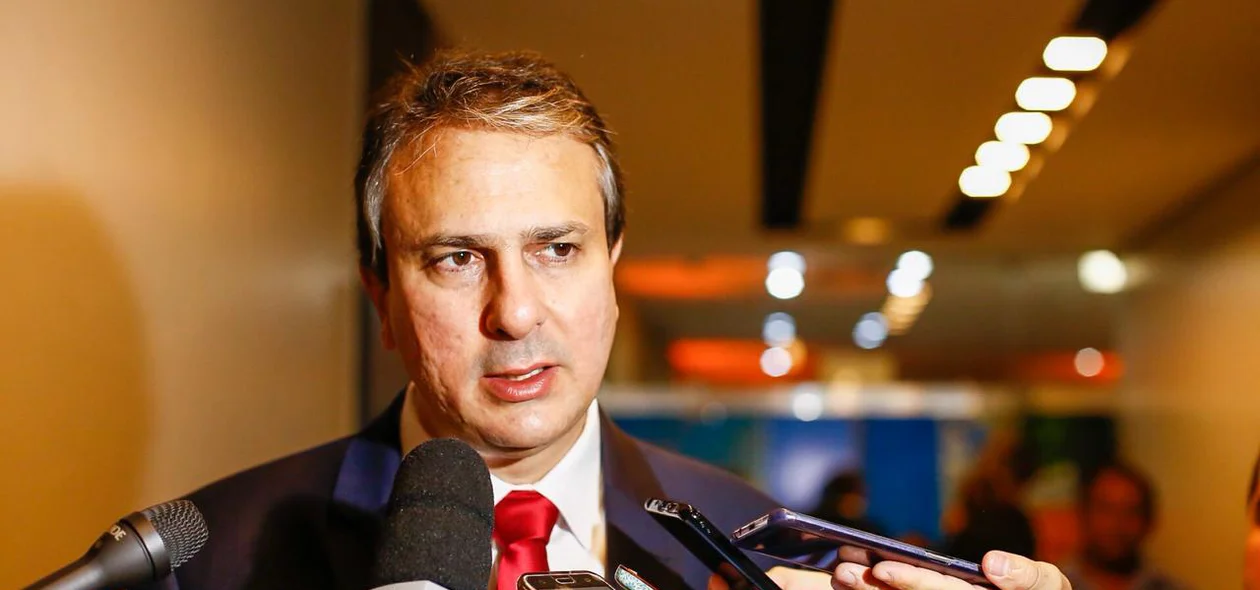 Governador do Ceará Camilo Santana durante encontro em Teresina