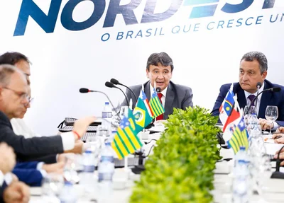Wellington Dias ao lado do governador Rui Costa