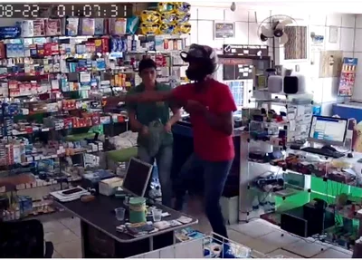 Momento do roubo na Drogaria Arrais em Uruçuí