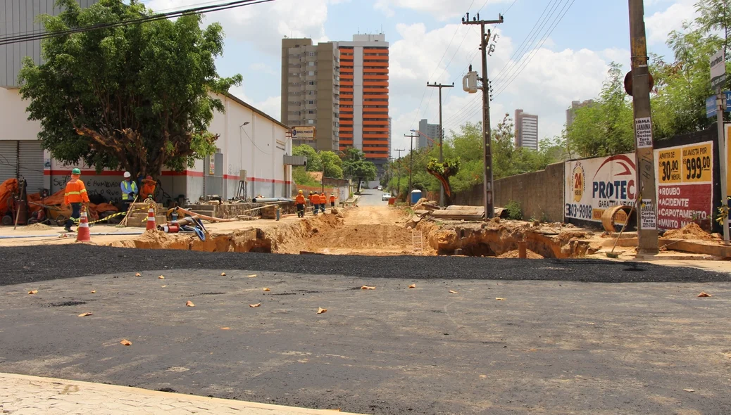 Obra avança na Rua Helvídio Ferraz