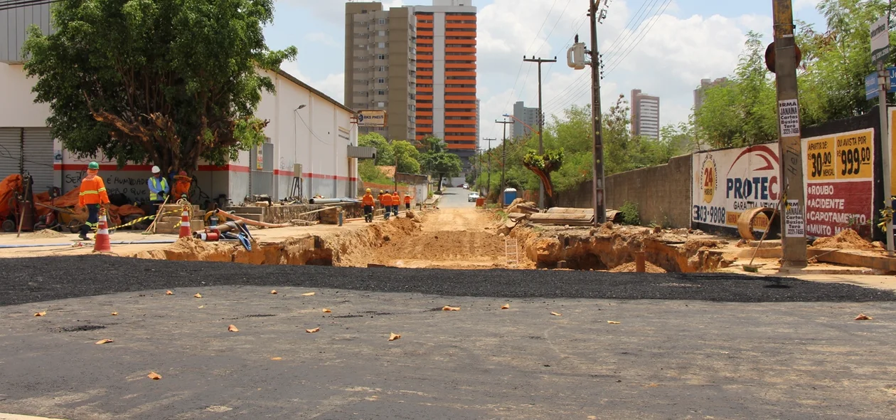 Obra avança na Rua Helvídio Ferraz