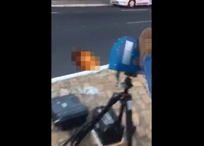 Motociclista gravou o momento em que chutou o radar da Strans