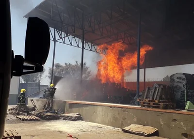 Incêndio no depósito do grupo Jorge Batista em Floriano 
