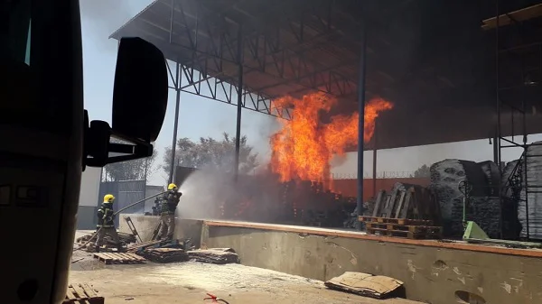 Incêndio no depósito do grupo Jorge Batista em Floriano 
