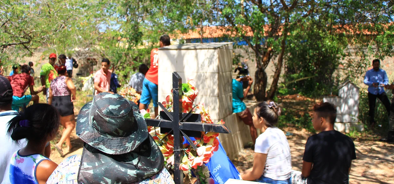 Homem é encontrado morto em cemitério