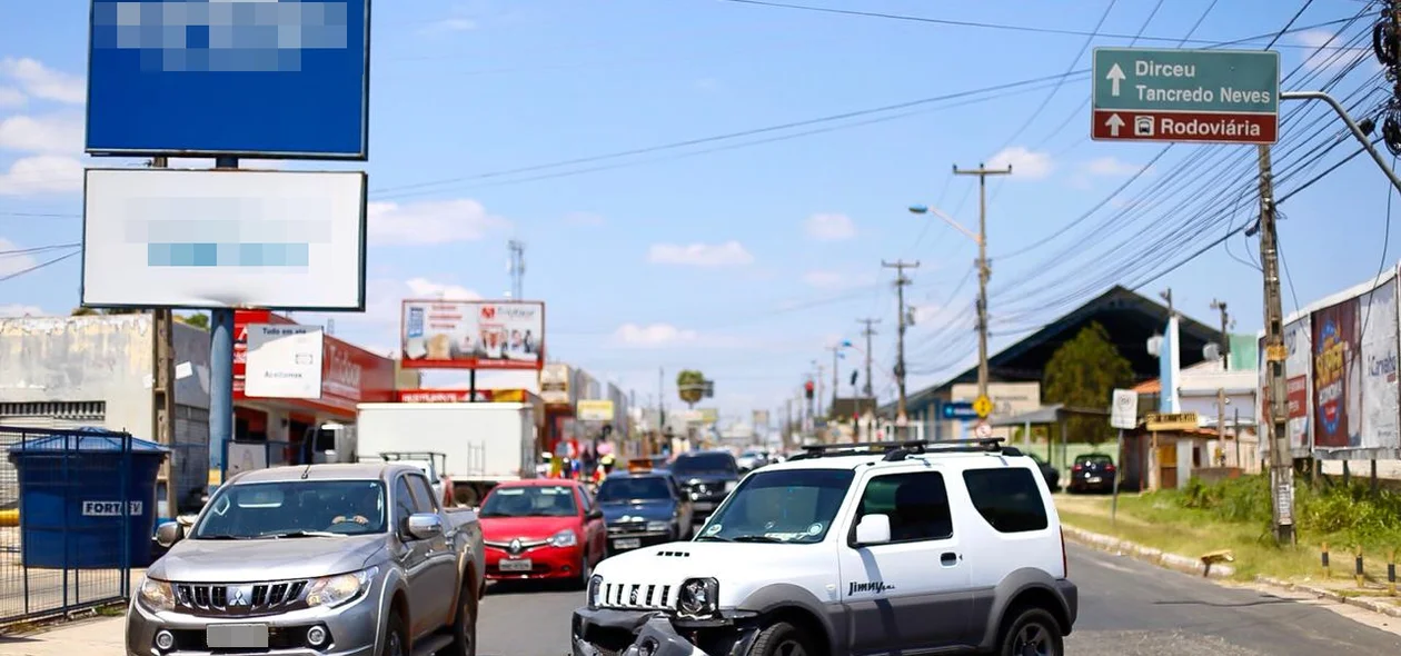 O acidente aconteceu na avenida dos expedicionários