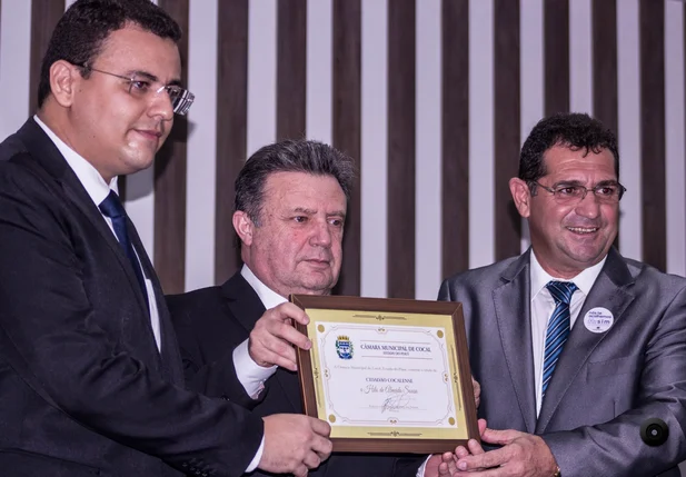 Corregedor Hilo de Almeida recebe título de cidadão cocalense