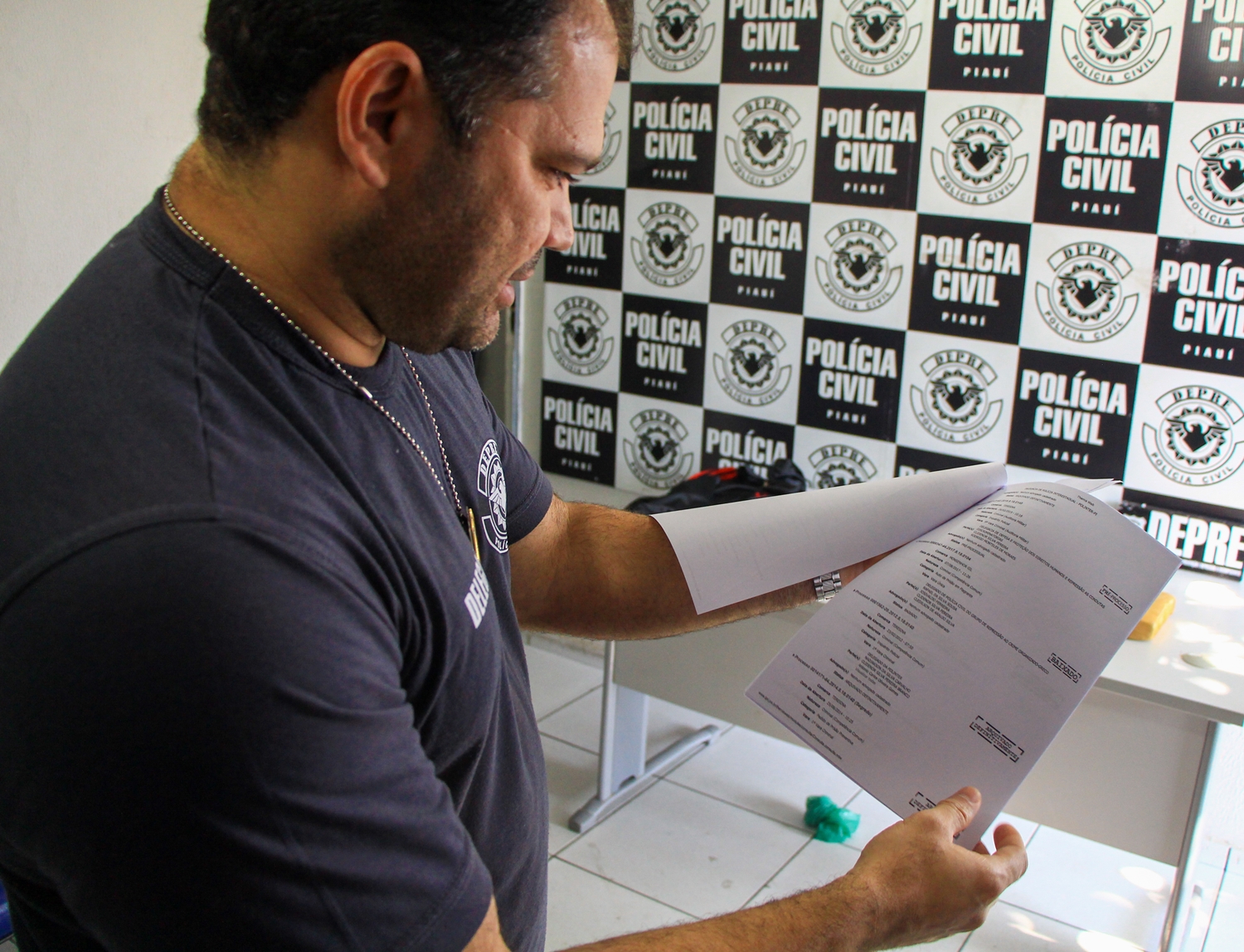 Delegado explica como se deu a prisão do acusado de tráfico de drogas