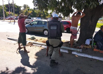 Policiais fizeram a abordagem e conduziam os três para a Central de Flagrantes de Teresina