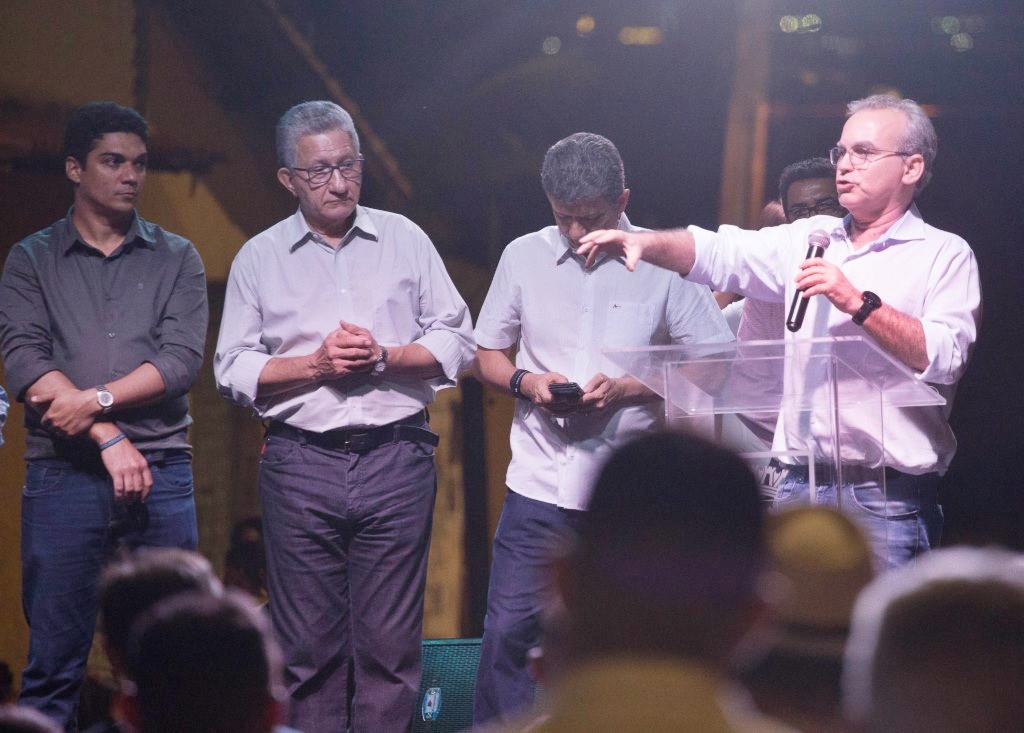 Prefeito Firmino Filho inaugura obra