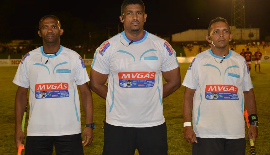 Trio de arbitragem