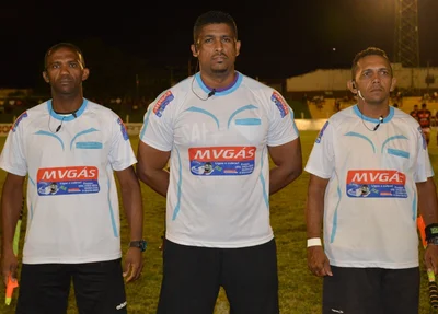 Trio de arbitragem